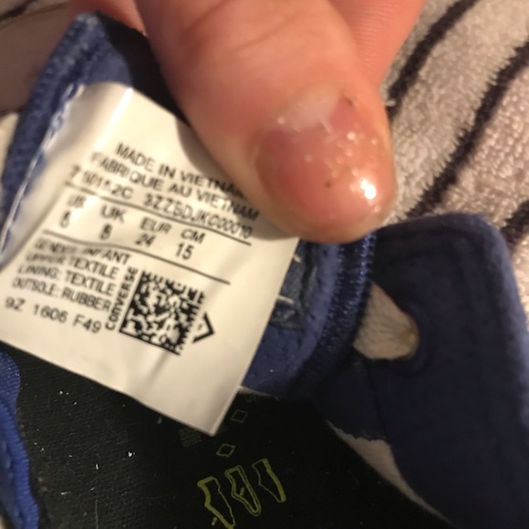Toddler size 8 converse - Picture 2 of 2